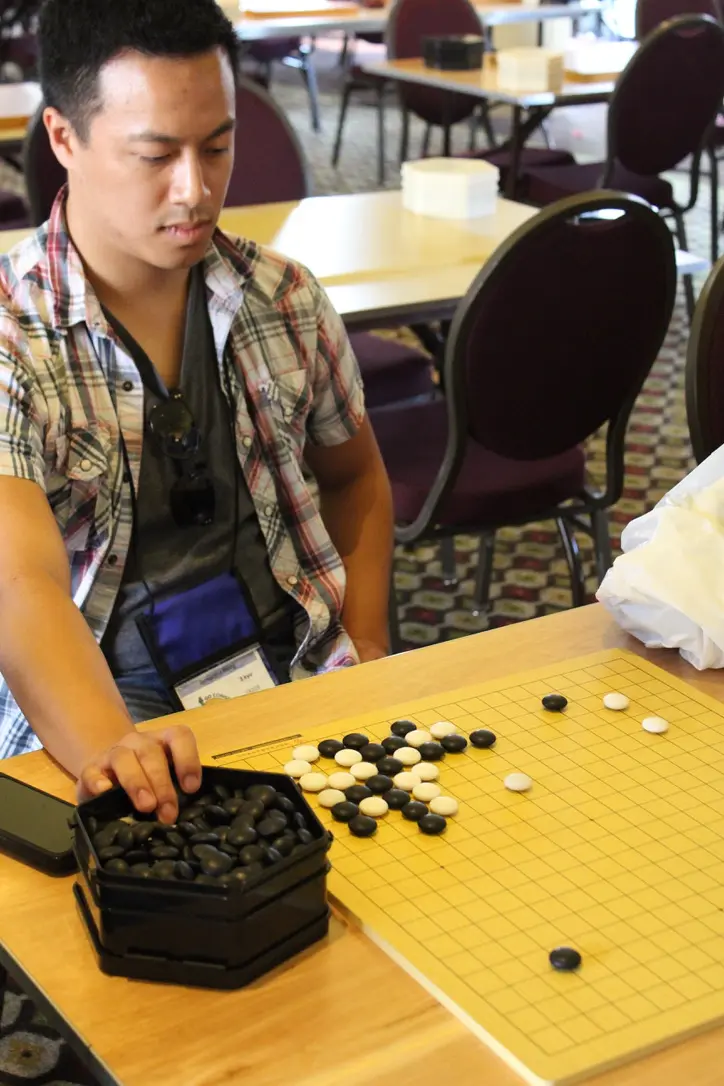 Ben Hong playing go (weiqi)